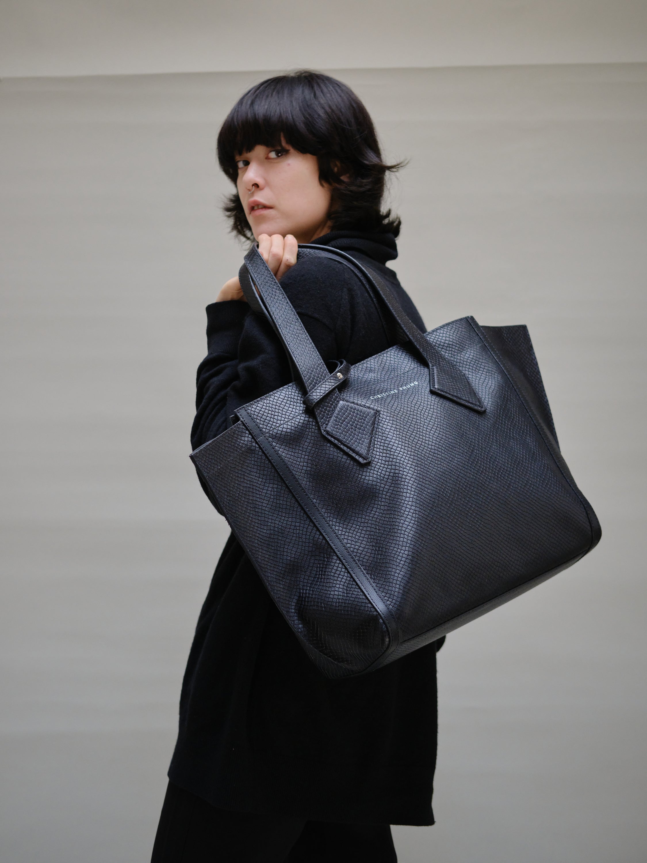 VESPER BLACK L TOTE BAG