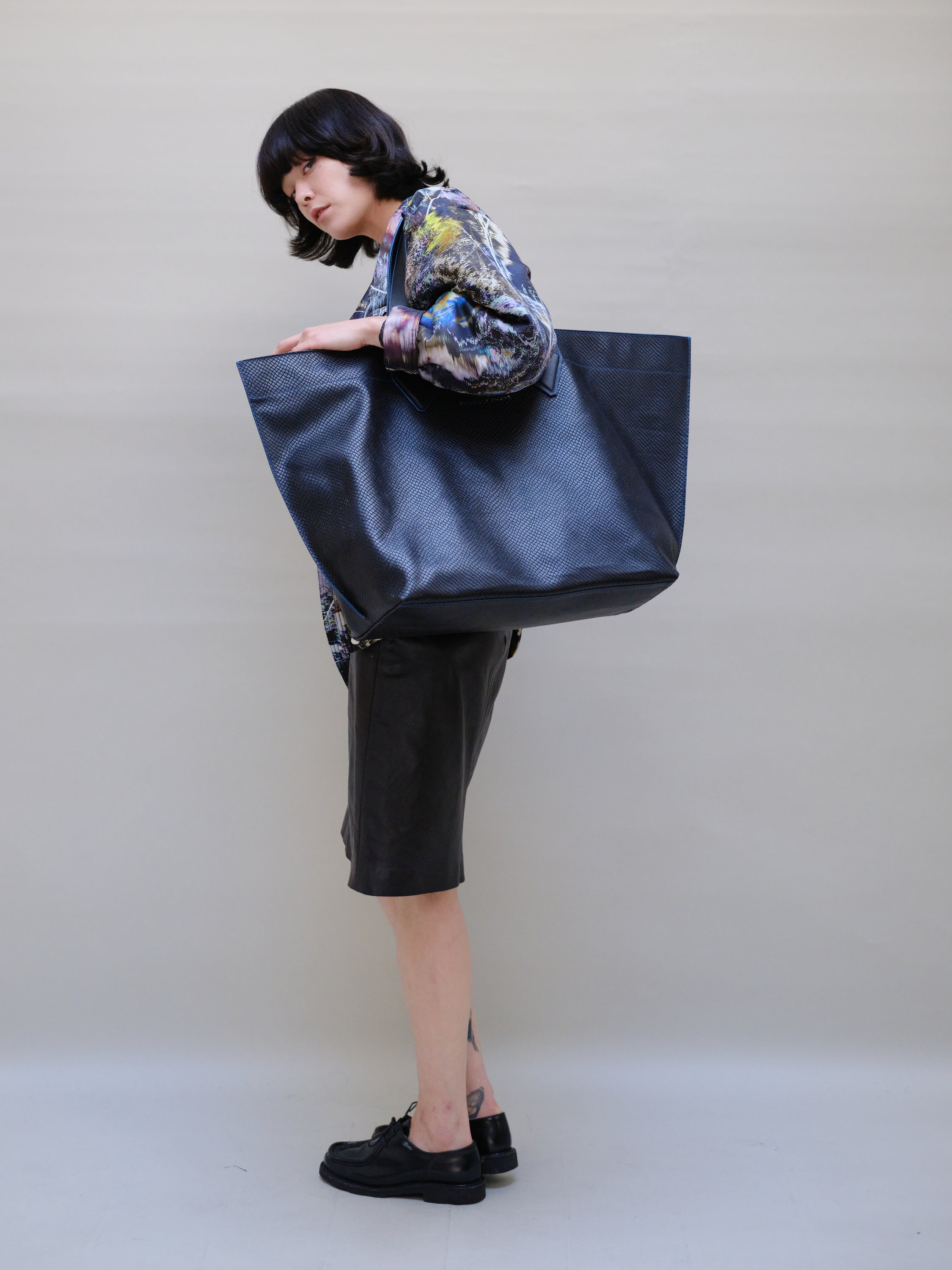 XL VESPER BLACK TOTE BAG