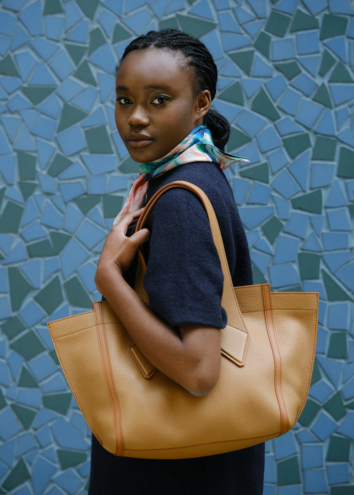 M BEIGE TOTE BAG