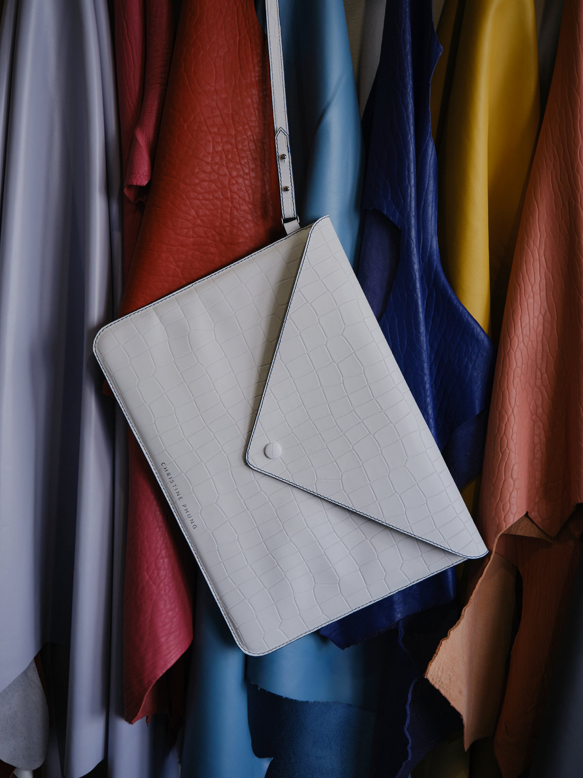 Enveloppe M Blanc Croco 14 pouces – Housse Ordinateur en Cuir Upcyclé