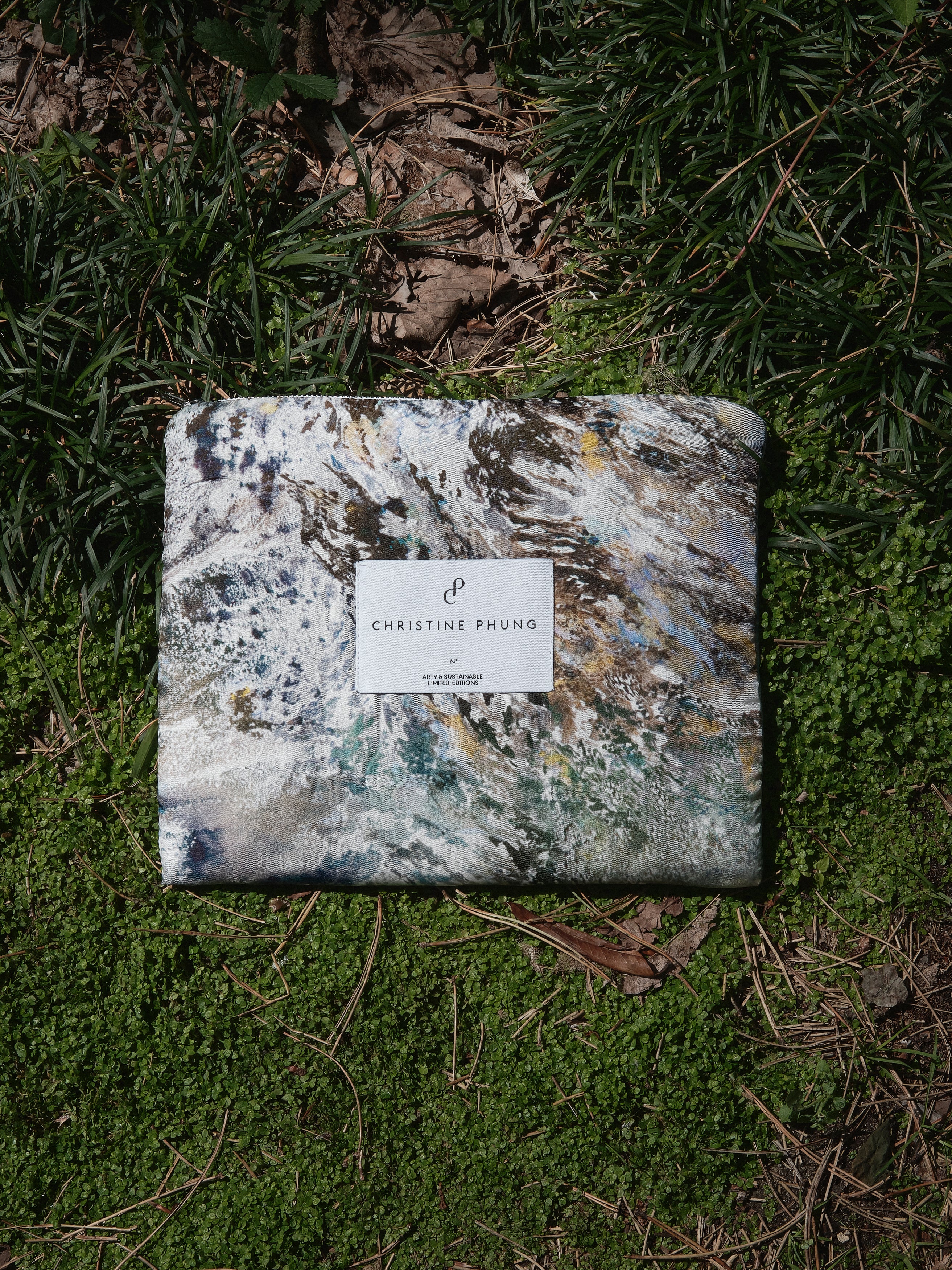18 PADOU pouch