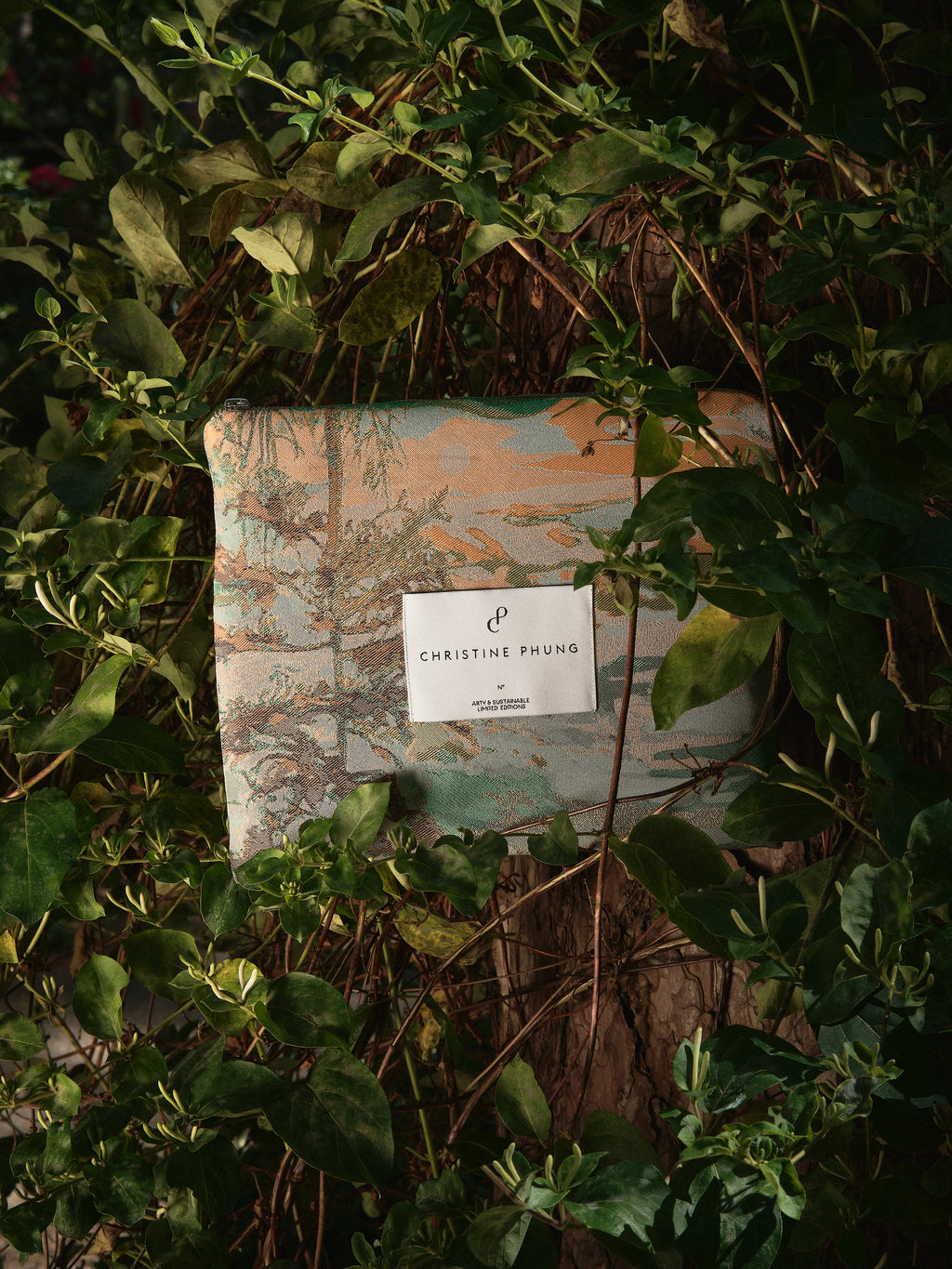 18 PADOU pouch