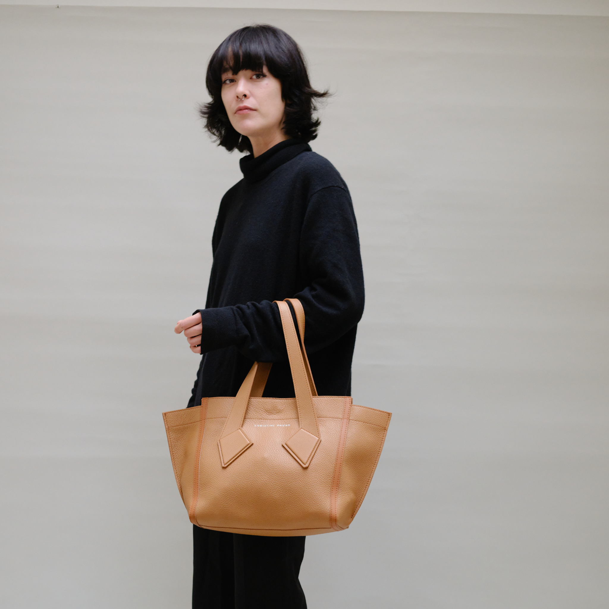 M BEIGE TOTE BAG